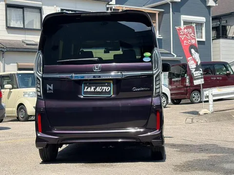 Honda N-BOX Custom