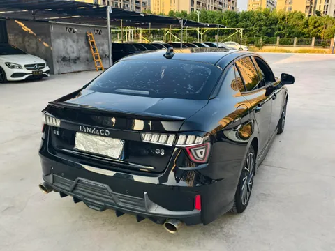Lynk & Co 03