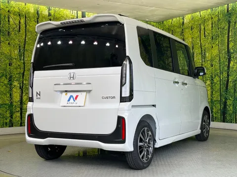 Honda N-BOX Custom