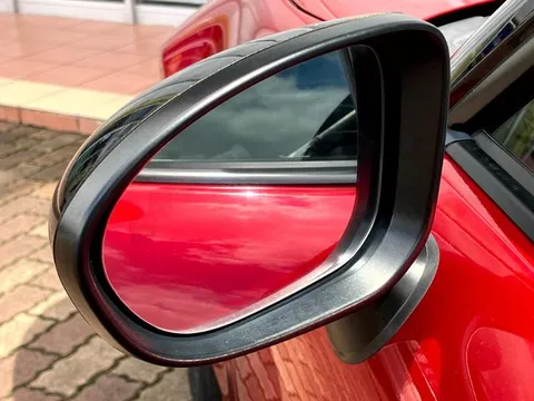Mazda MX-5 (Roadster)