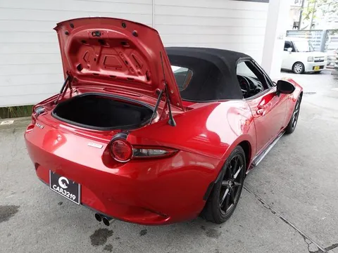 Mazda MX-5 (Roadster)