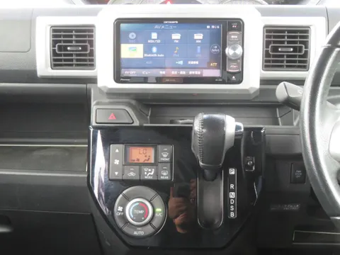 Toyota Pixis Mega