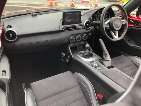 Mazda MX-5 (Roadster)