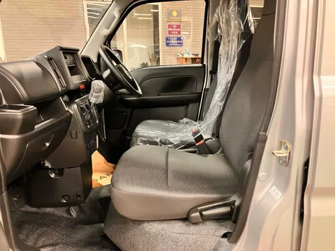 Nissan Clipper Van