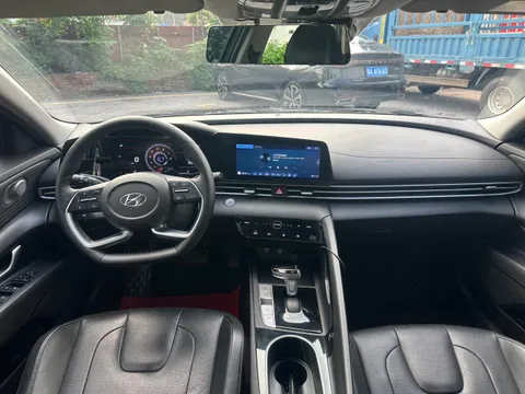 Hyundai Elantra (Avante)