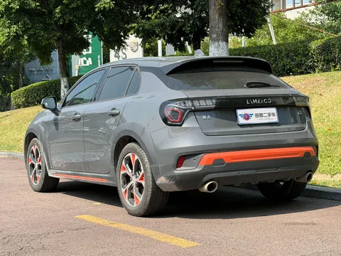Lynk & Co 02