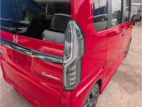 Honda N-BOX Custom