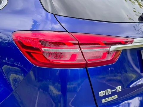 Hongqi HS5