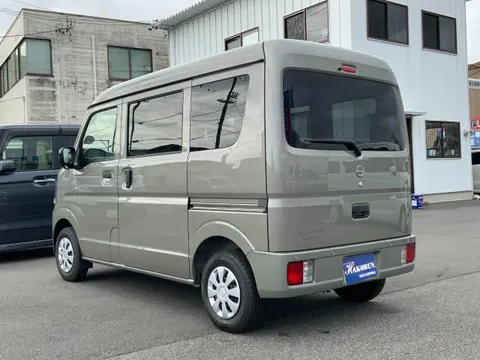 Nissan Clipper Van