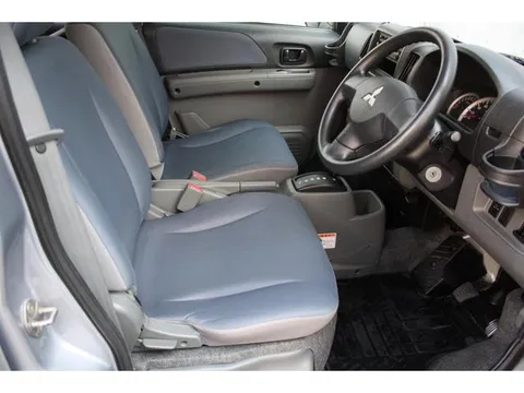 Mitsubishi Minicab Van