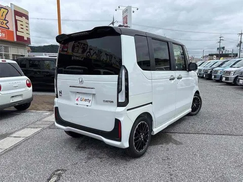 Honda N-BOX Custom