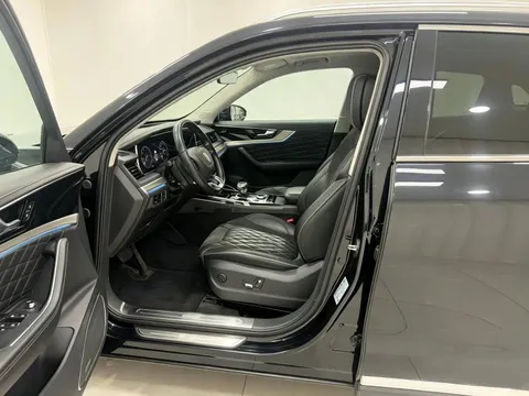 Hongqi HS5