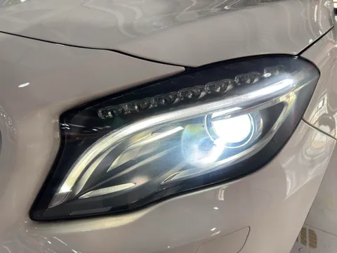 Mercedes-Benz Mercedes-Benz GLA