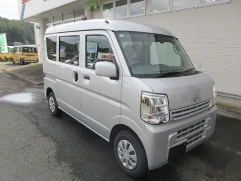 Nissan Clipper Van