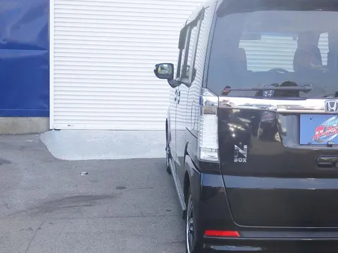 Honda N-BOX Custom