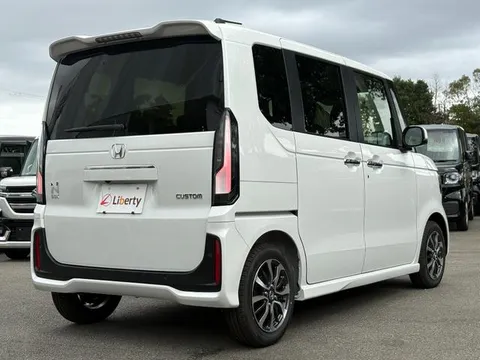 Honda N-BOX Custom