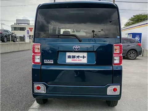 Toyota Pixis Mega