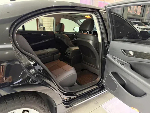 Hongqi H7