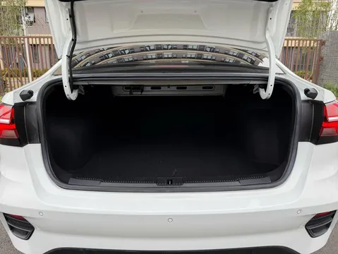 Roewe i5