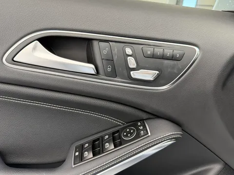 Mercedes-Benz Mercedes-Benz GLA