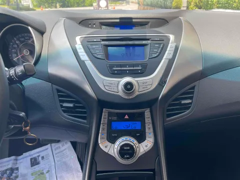 Hyundai Elantra (Avante)