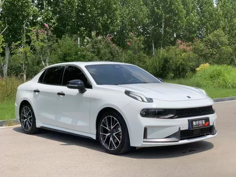 Lynk & Co 03