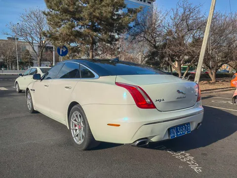 Jaguar XJ
