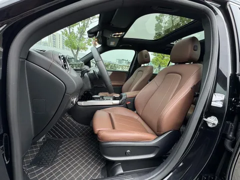 Mercedes-Benz Mercedes-Benz GLB