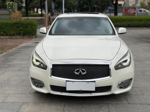 Infiniti Q70