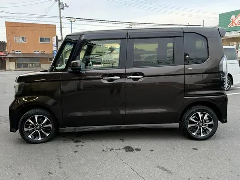 Honda N-BOX Custom
