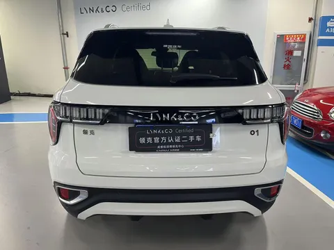 Lynk & Co 01