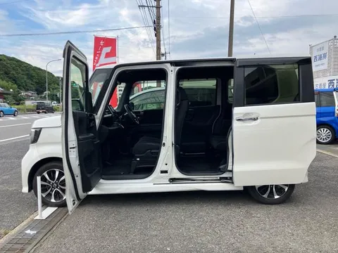 Honda N-BOX Custom