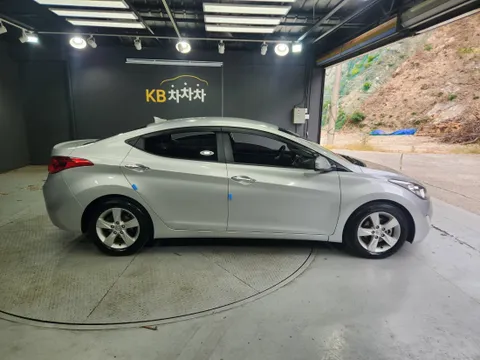 Hyundai Elantra (Avante)