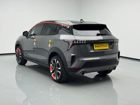 Lynk & Co 06