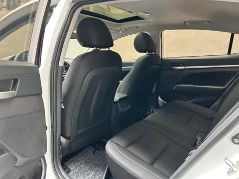 Hyundai Elantra (Avante)
