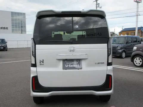 Honda N-BOX Custom