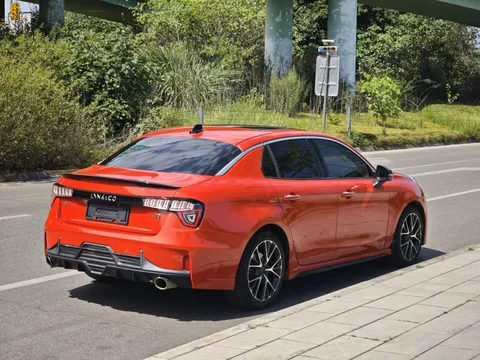 Lynk & Co 03