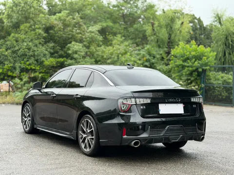 Lynk & Co 03