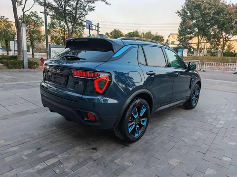 Lynk & Co 01
