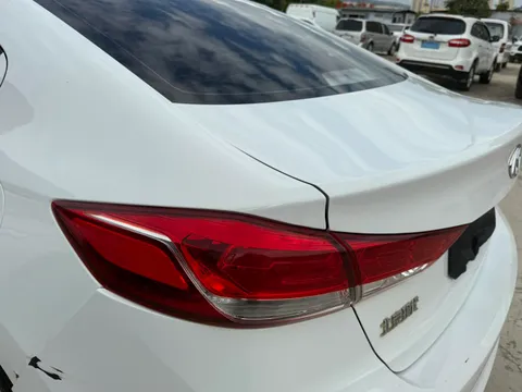 Hyundai Elantra (Avante)