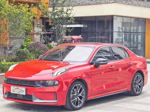 Lynk & Co 03