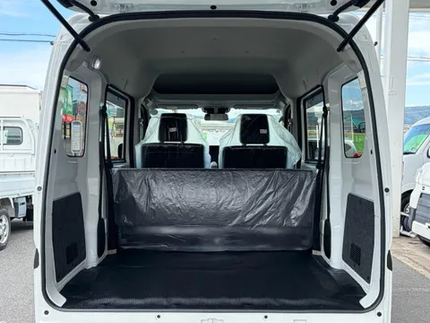 Nissan Clipper Van