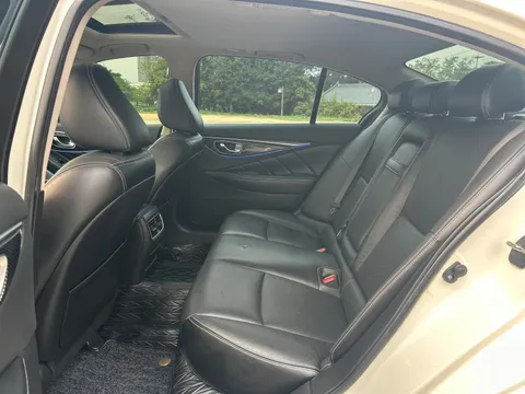 Infiniti Q50L