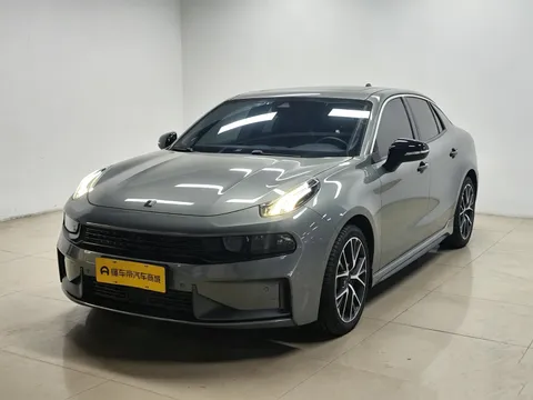 Lynk & Co 03