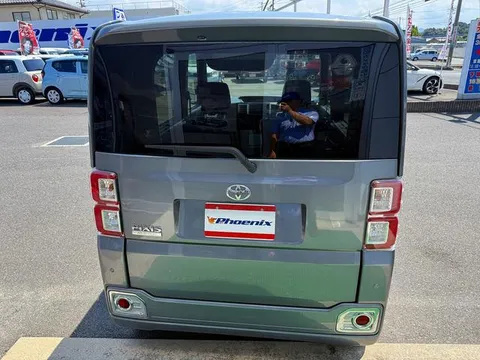 Toyota Pixis Mega