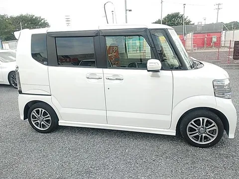 Honda N-BOX Custom