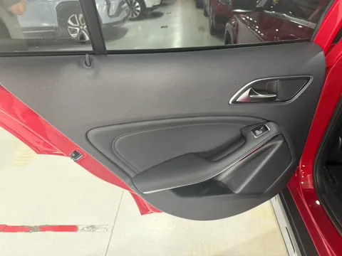 Mercedes-Benz Mercedes-Benz GLA