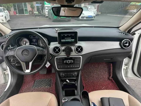 Mercedes-Benz Mercedes-Benz GLA