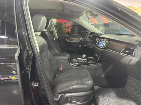 Hongqi HS7