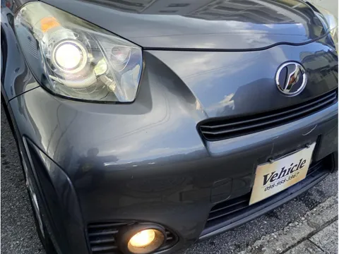 Toyota iQ